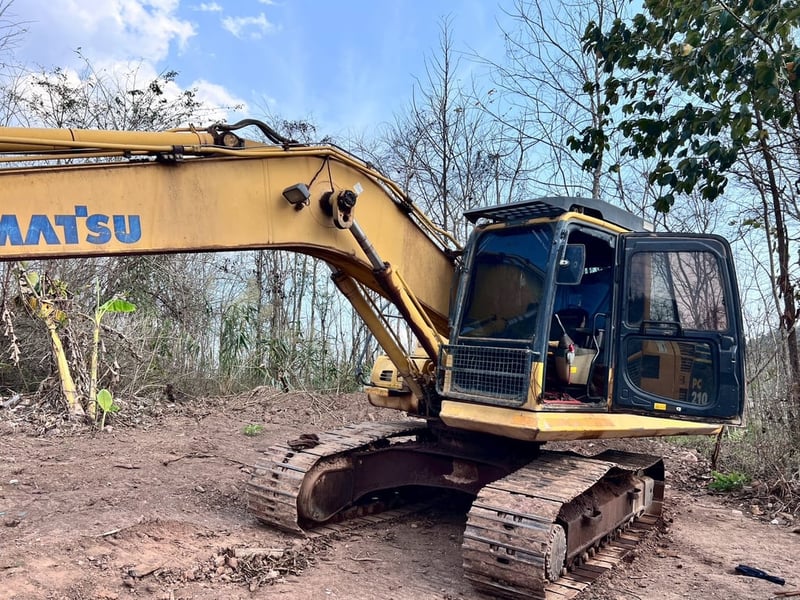 KOMATSU 210-8 mo กล้องหลัง ไฟฟ้าครบ รถพร้อมทำงาน เอกสารเล่มทะเบียน 