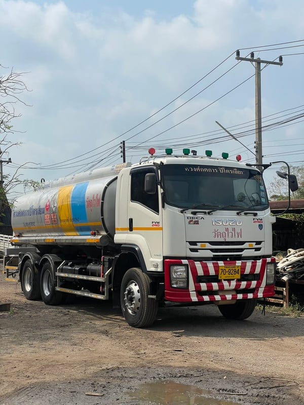 Isuzu FVM 240 รถน้ำมัน ปี 60 แท้ง 18,000 ลิตร