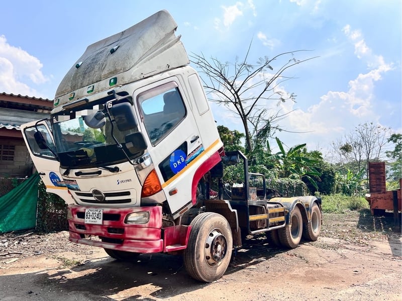 HINO หัวลาก 2 เพลา หัวพร้อมหาง เครื่อง EP100 เทอร์โบ 285 แรง หาง 2 คาน บันไดไฮดรอริก มีเล่ม HINO หัวลาก 2 เพลา หัวพร้อมหาง เครื่อง EP100 เทอร์โบ 285 แรง หาง 2 คาน บันไดไฮดรอริก มีเล่ม