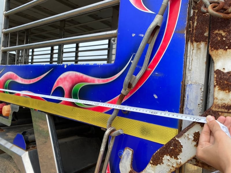 คอกหมู ยาว 6.5 เมตร แสตนเลสทั้งหมด ท้ายลิฟต์ ปี61 