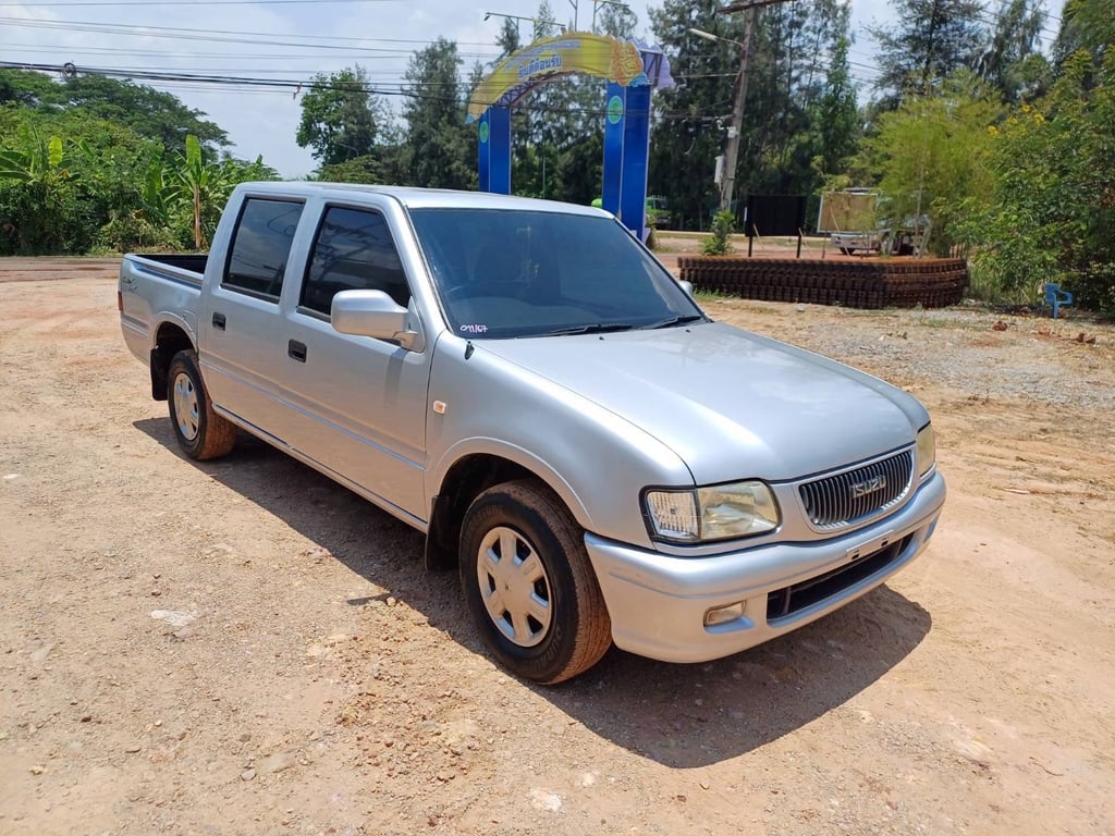 Isuzu Dragon 4 ประตู เครื่อง 2.5 ปี45 Isuzu Dragon 4 ประตู เครื่อง 2.5 ปี45