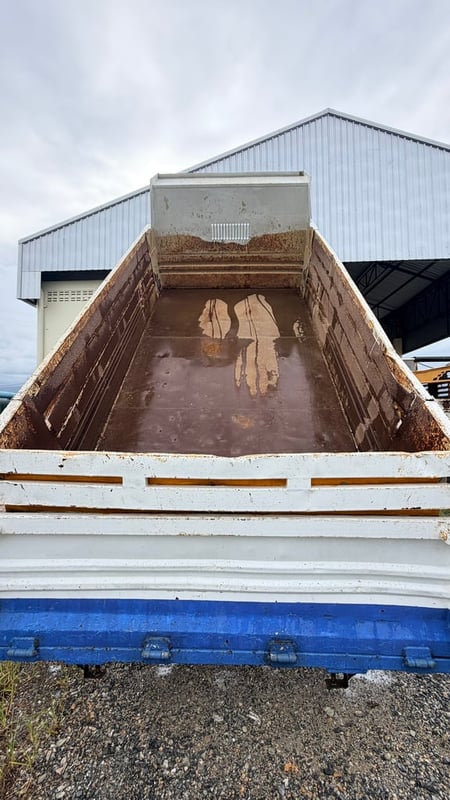 Isuzu 6 ล้อ  NPR150 แรง ปี 57 