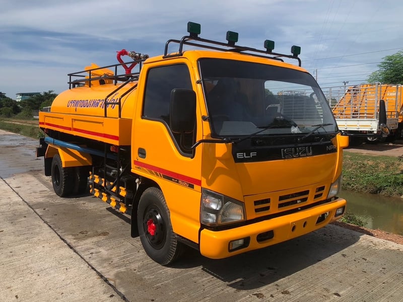 Isuzu 6ล้อ NPR130 แรง รถน้ำ 5,000 ลิตร ยูโร2 ปี 51  ราคา 490,000 บาท 