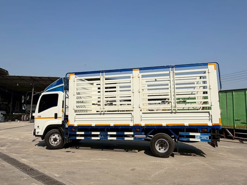 6 ล้อ FRR210 คอกเปิดข้าง ปี 64 กระบะยาว5.6ม. 