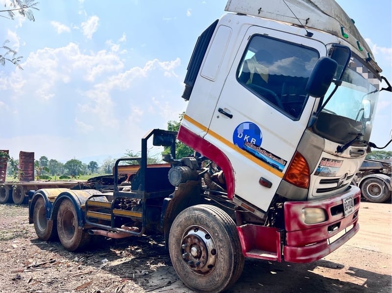 HINO หัวลาก 2 เพลา หัวพร้อมหาง เครื่อง EP100 เทอร์โบ 285 แรง หาง 2 คาน บันไดไฮดรอริก มีเล่ม HINO หัวลาก 2 เพลา หัวพร้อมหาง เครื่อง EP100 เทอร์โบ 285 แรง หาง 2 คาน บันไดไฮดรอริก มีเล่ม