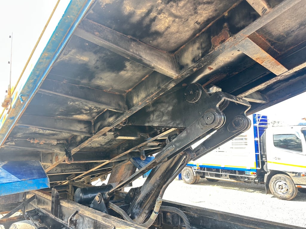 HINO MEGA175 ปี60 ดั้ม เครน ยูนิค 3.4ตัน 3ปอก กระบะดั้ม 5.20เมตร กว้าง 2.20เมตร 