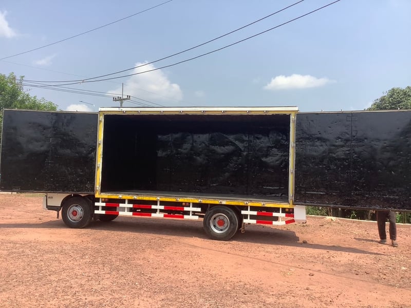 Hino 6 ล้อ(ดูโท้ตู้10บาน)150แรง ยูโร3 ปี56 