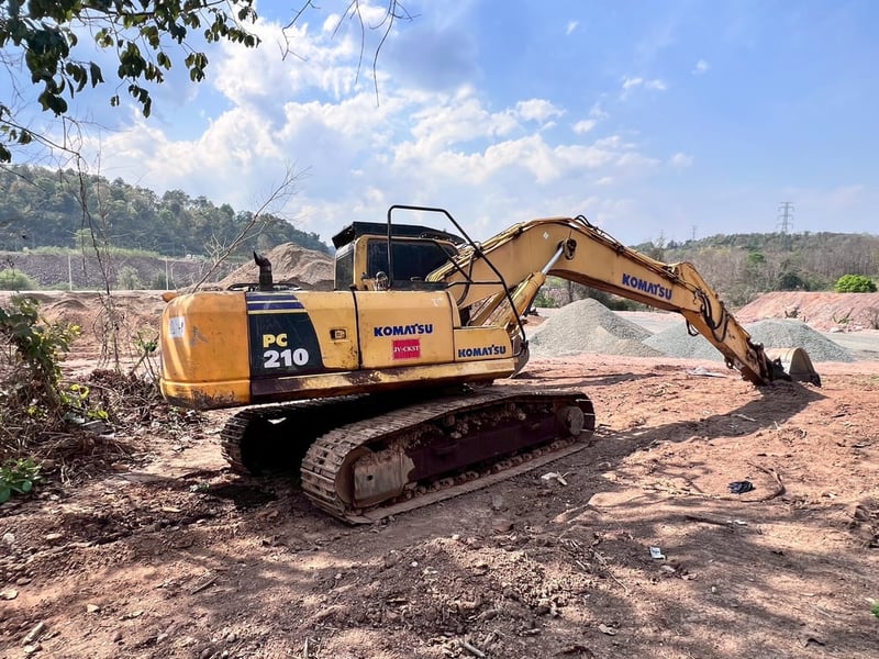 KOMATSU 210-8 mo กล้องหลัง ไฟฟ้าครบ รถพร้อมทำงาน เอกสารเล่มทะเบียน 