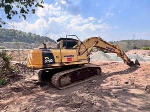 KOMATSU 210-8 mo กล้องหลัง ไฟฟ้าครบ รถพร้อมทำงาน เอกสารเล่มทะเบียน 