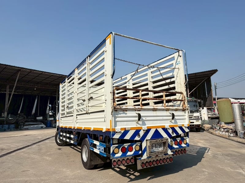 6 ล้อ FRR210 คอกเปิดข้าง ปี 64 กระบะยาว5.6ม. 