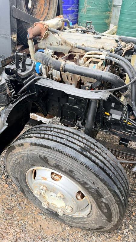 Isuzu 6 ล้อ  NPR150 แรง ปี 57 