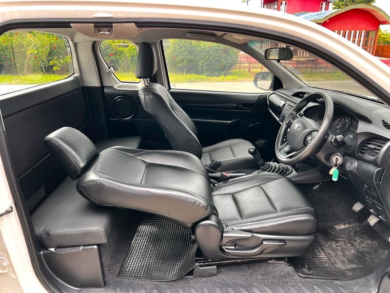 Toyota REVO 2.4 ปี 2016  รถสวยๆ  เล่มพร้อมโอน 