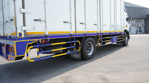 Isuzu FTR240 ปี65 ตู้ 10 บาน ยาว 7.6 ม.