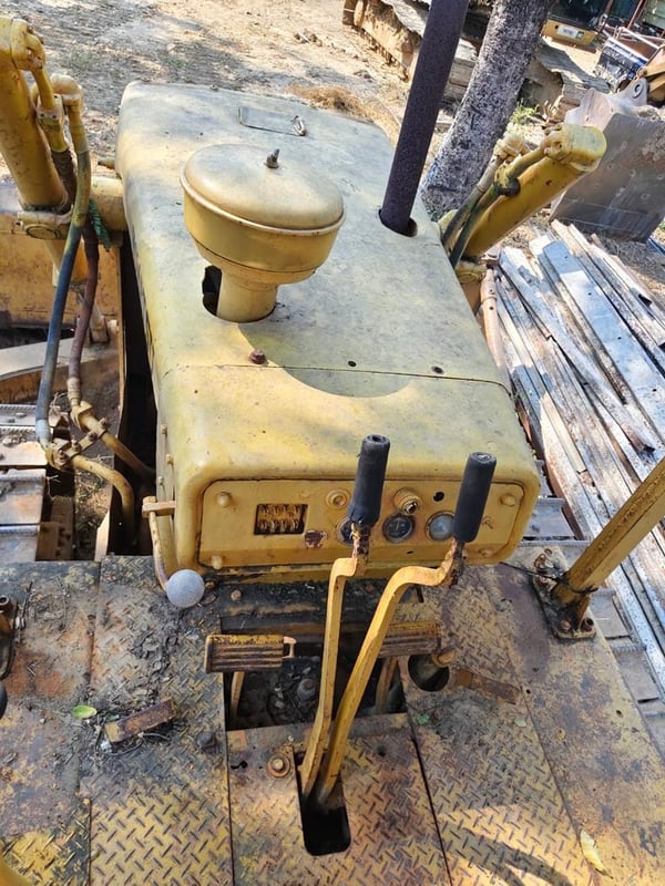 KOMATSU D50A รถดันดินรุ่นคลาสสิก KOMATSU D50A รถดันดินรุ่นคลาสสิก