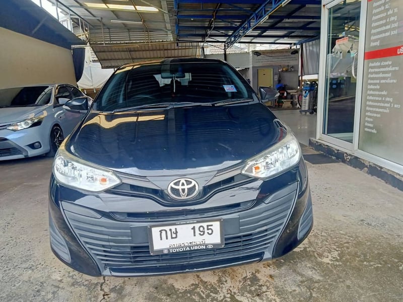 Toyota Yaris E ปี18 (เจ้าของขายเอง)