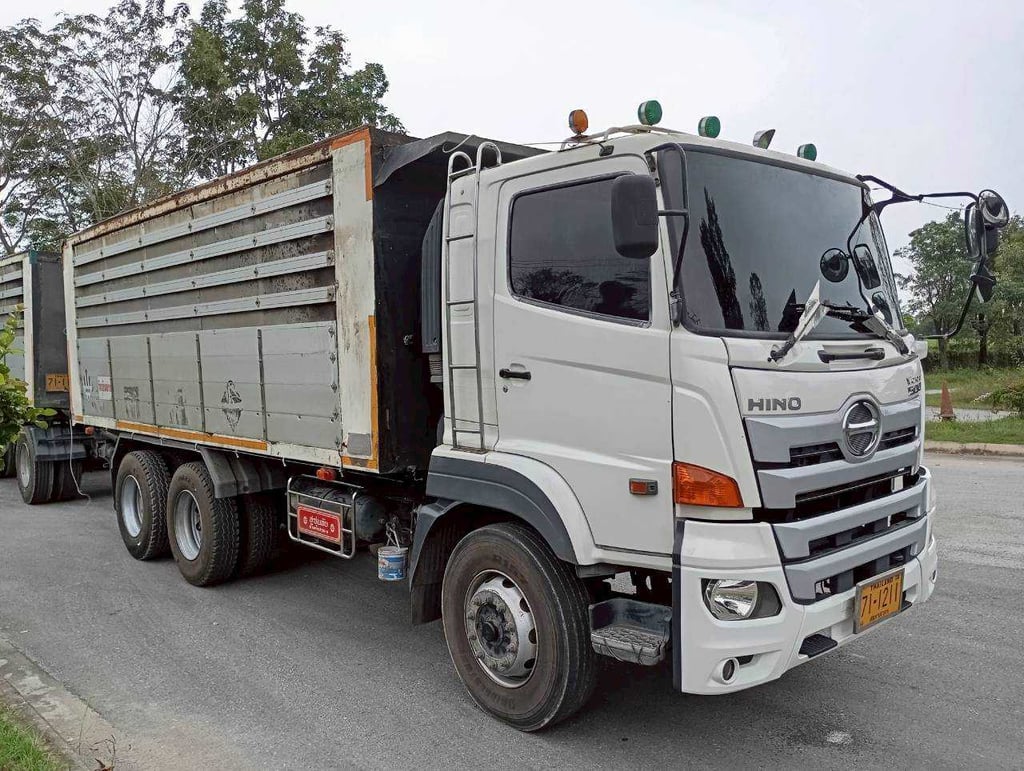 HINO Victor 500 EURO 3 ทะเบียน 71-1211 พ่วง 71-1145