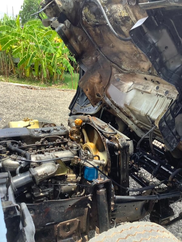 Isuzu 6 ล้อ NKR110แรง(รถห้างแท้)ปี45 กระบะเหล็ก Isuzu 6 ล้อ NKR110แรง(รถห้างแท้)ปี45 กระบะเหล็ก