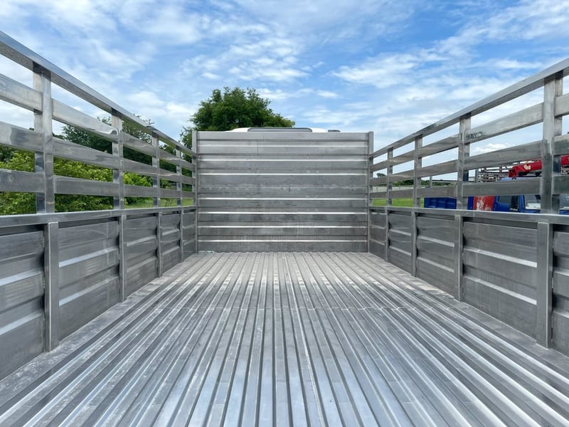 6 ล้อ ISUZU FRR 190 แรง เทอร์โบ ปี60 กระบะสแตนเลสทั้งลูก ยาว 5.60 กว้าง 2.20 สูง 1.30 เมตร 