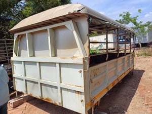 คอก ยาว 4.4 เมตร กว้าง 2.45 เมตร คัดสี่ 86 เซนต์ ราคา 40,000 บาท 