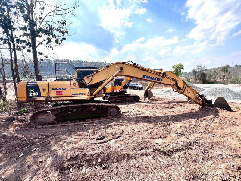 KOMATSU 210-8 mo กล้องหลัง ไฟฟ้าครบ รถพร้อมทำงาน เอกสารเล่มทะเบียน 