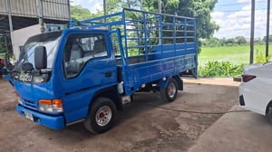 Isuzu NKR รถปี48 มีลิฟท้าย กระบะยาว3.50 ม. กระบะกว้าง 1.84 ม. Isuzu NKR รถปี48 มีลิฟท้าย กระบะยาว3.50 ม. กระบะกว้าง 1.84 ม.