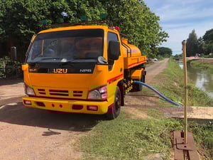 Isuzu 6ล้อ NPR130 แรง รถน้ำ 5,000 ลิตร ยูโร2 ปี 51  ราคา 490,000 บาท 