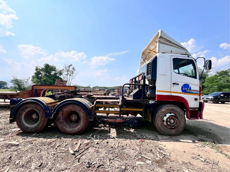 HINO หัวลาก 2 เพลา หัวพร้อมหาง เครื่อง EP100 เทอร์โบ 285 แรง หาง 2 คาน บันไดไฮดรอริก มีเล่ม HINO หัวลาก 2 เพลา หัวพร้อมหาง เครื่อง EP100 เทอร์โบ 285 แรง หาง 2 คาน บันไดไฮดรอริก มีเล่ม