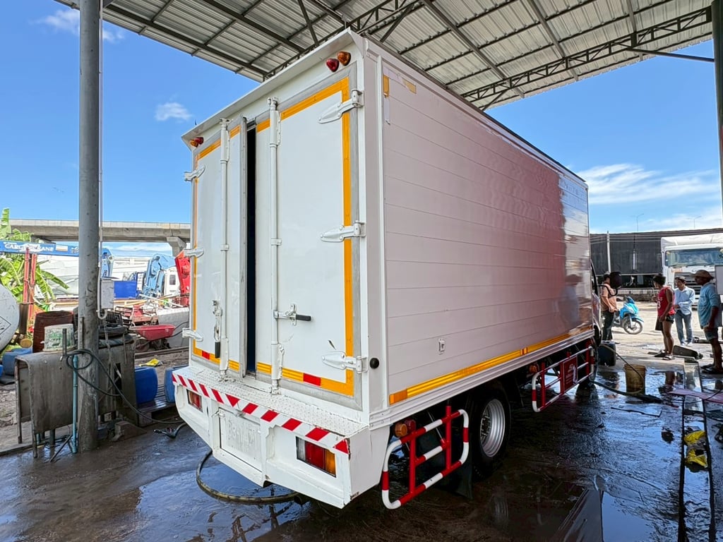 HINO XZU 150 ปี 57 ตู้2บาน