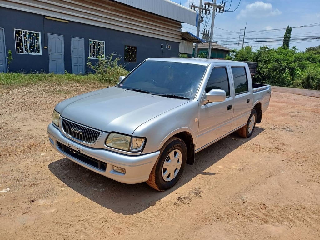 Isuzu Dragon 4 ประตู เครื่อง 2.5 ปี45 Isuzu Dragon 4 ประตู เครื่อง 2.5 ปี45