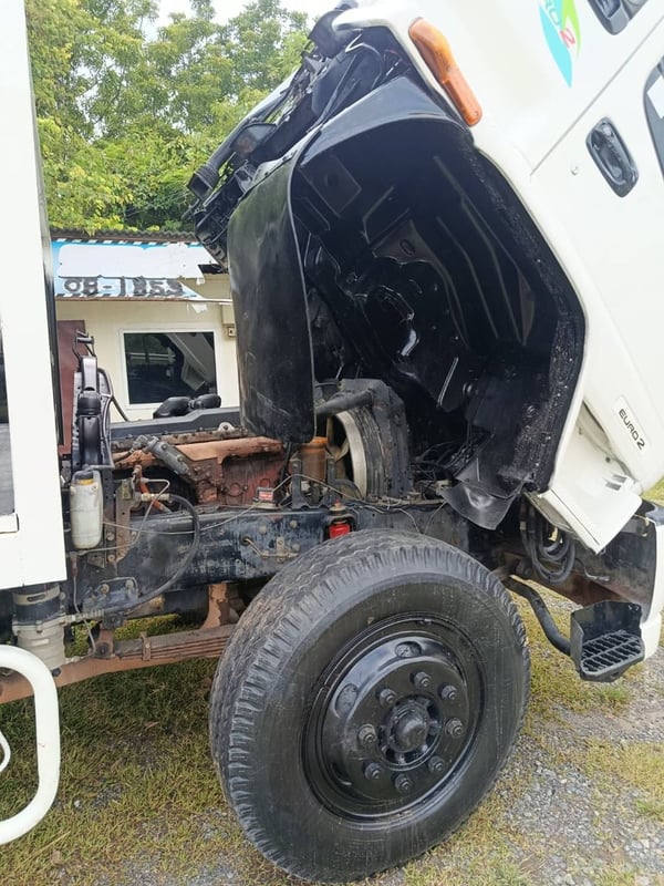 Isuzu 6 ล้อ พื้นเรียบ ปี 45 ยาว 7.2ม.