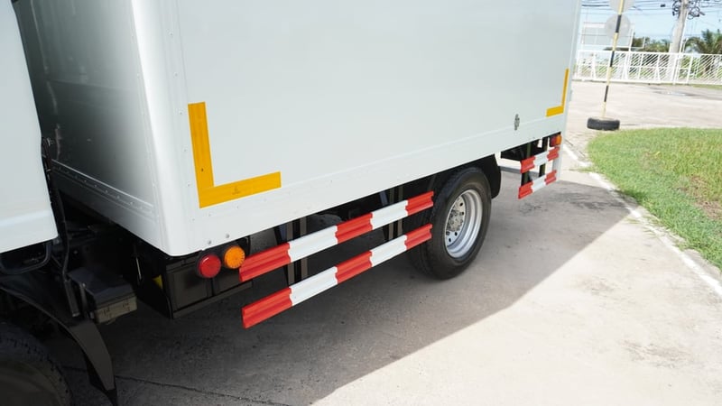 ISUZU NLR130 ปี57 ตู้ทึบ