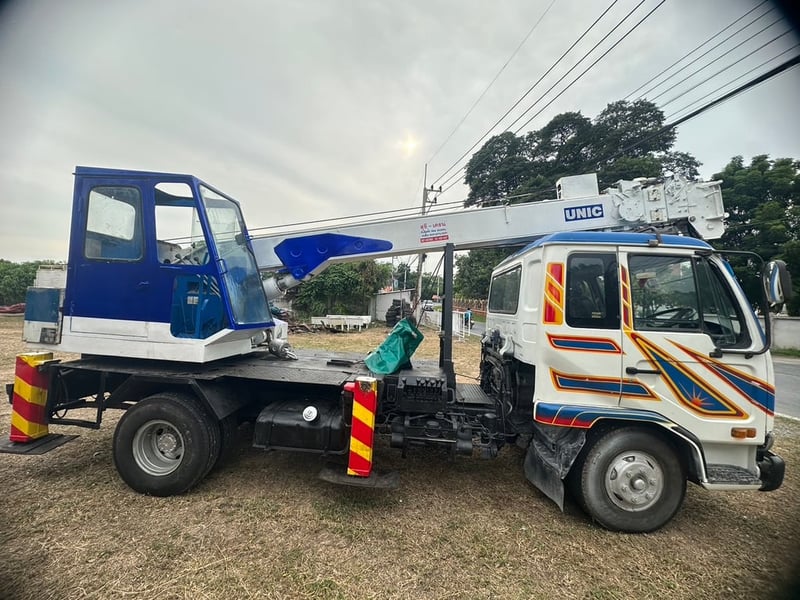 Nissan 6 ล้อเครน 7 ตัน  ราคา  550,000