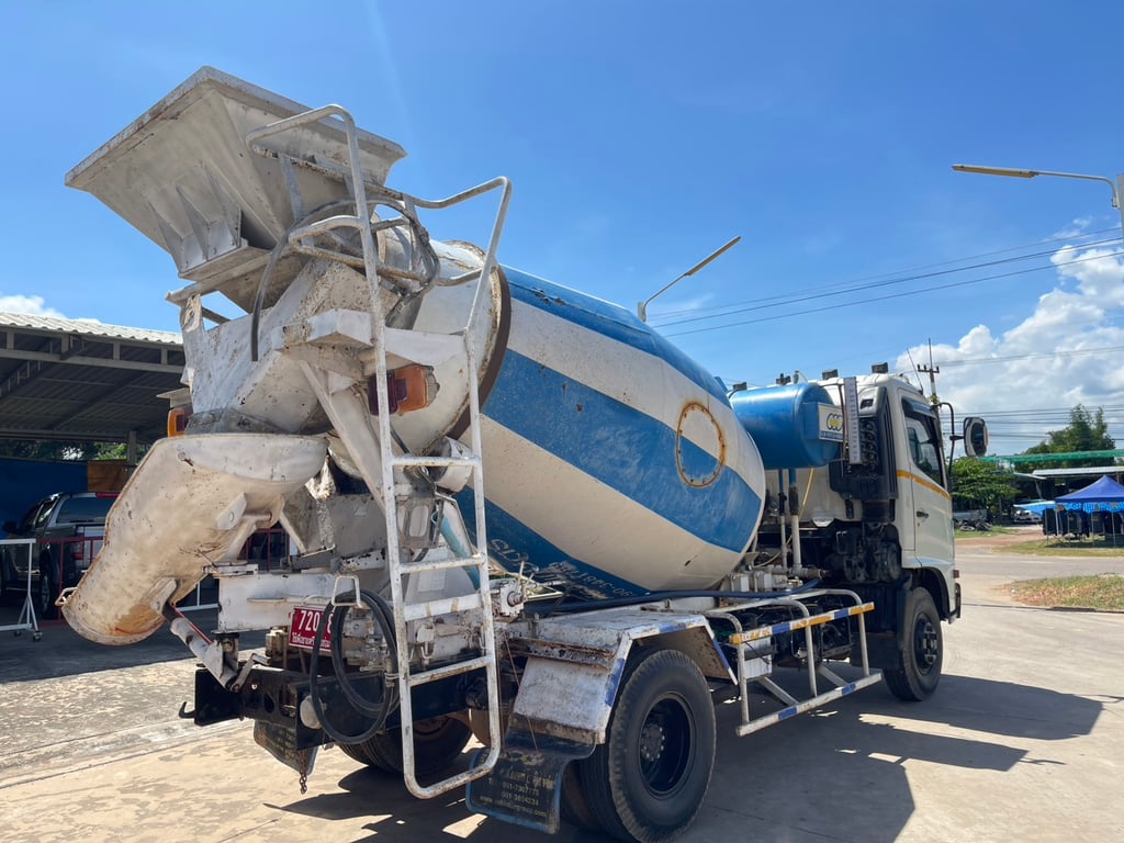 Hino เมกก้า 145 แรง ปี58 ไมล์ 6 พัน กม. โม่3 คิว NSK Hino เมกก้า 145 แรง ปี58 ไมล์ 6 พัน กม. โม่3 คิว NSK