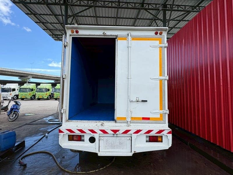 HINO XZU 150 ปี 57 ตู้2บาน HINO XZU 150 ปี 57 ตู้2บาน