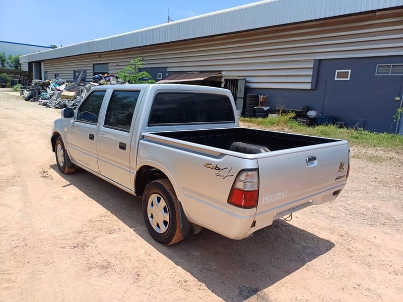 Isuzu Dragon 4 ประตู เครื่อง 2.5 ปี45 