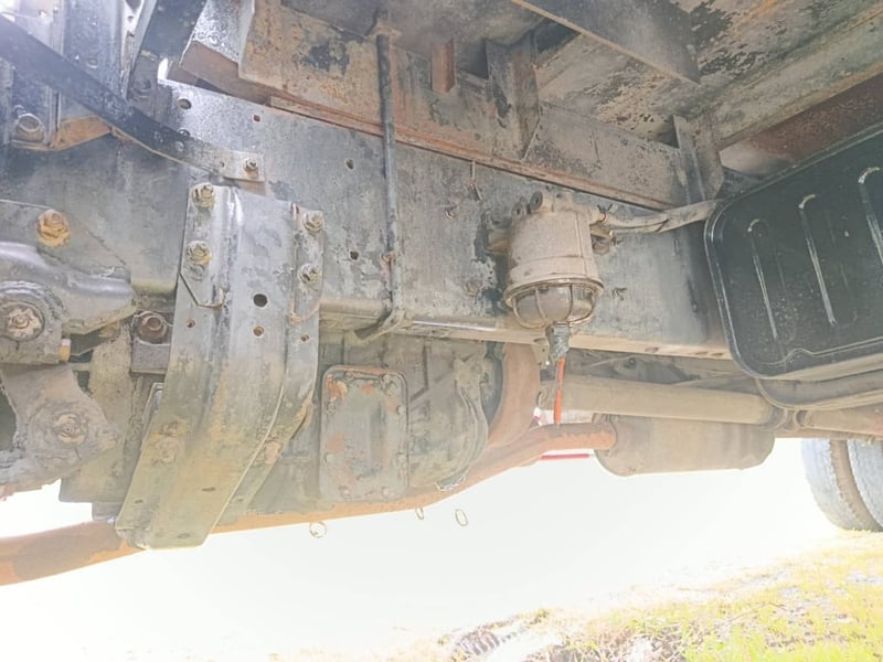 Isuzu 6 ล้อ พื้นเรียบ ปี 45 ยาว 7.2ม.