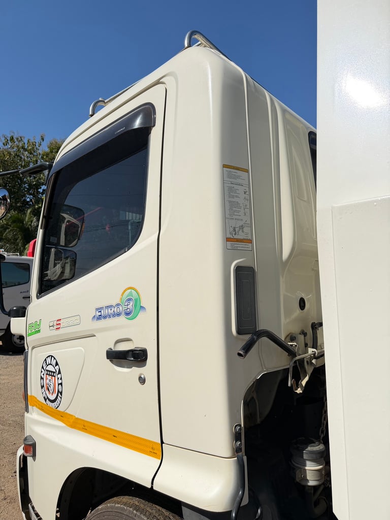 Hino 6 ล้อ 175 แรง ดั้มพ์ 3คิว 