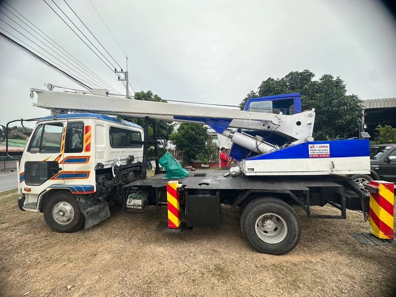 Nissan 6 ล้อเครน 7 ตัน  ราคา  550,000