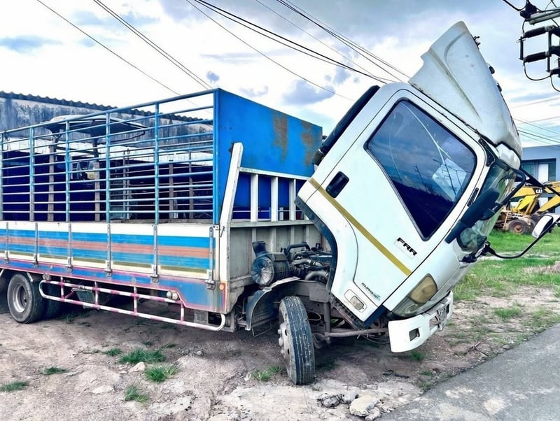 ISUZU FRR 210 ลงเครื่องนอก 240 แรง แจ้งลงเล่มแล้ว ISUZU FRR 210 ลงเครื่องนอก 240 แรง แจ้งลงเล่มแล้ว