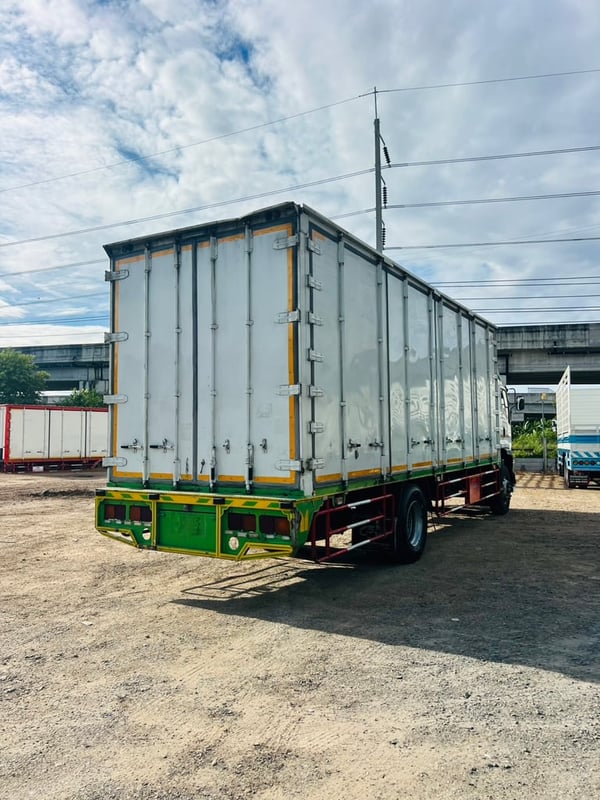 ISUZU FTR240  รถบรรทุก 6ล้อ ตู้แห้ง ปี 63 