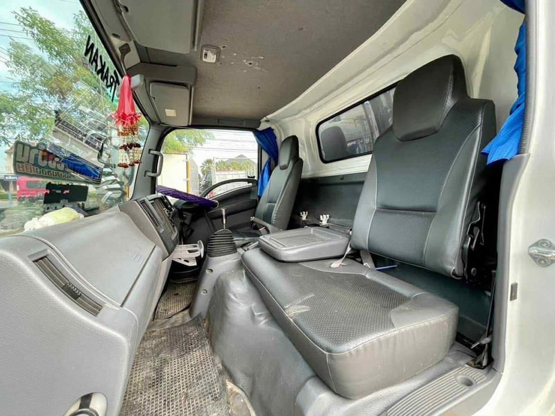 ISUZU NPR150 ปี62 ตู้3บาน ยาว4.20เมตร 