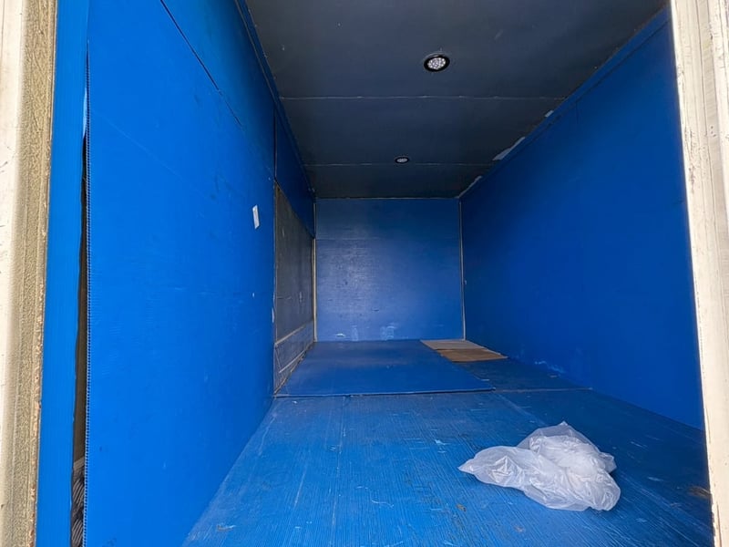 HINO XZU 136 ปี 53 ตู้2บาน 