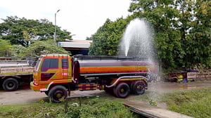 มิตซู 10 ล้อ ไอหลง 2 เพลา ปี46 ถัง 15,000 ลิตร มิตซู 10 ล้อ ไอหลง 2 เพลา ปี46 ถัง 15,000 ลิตร