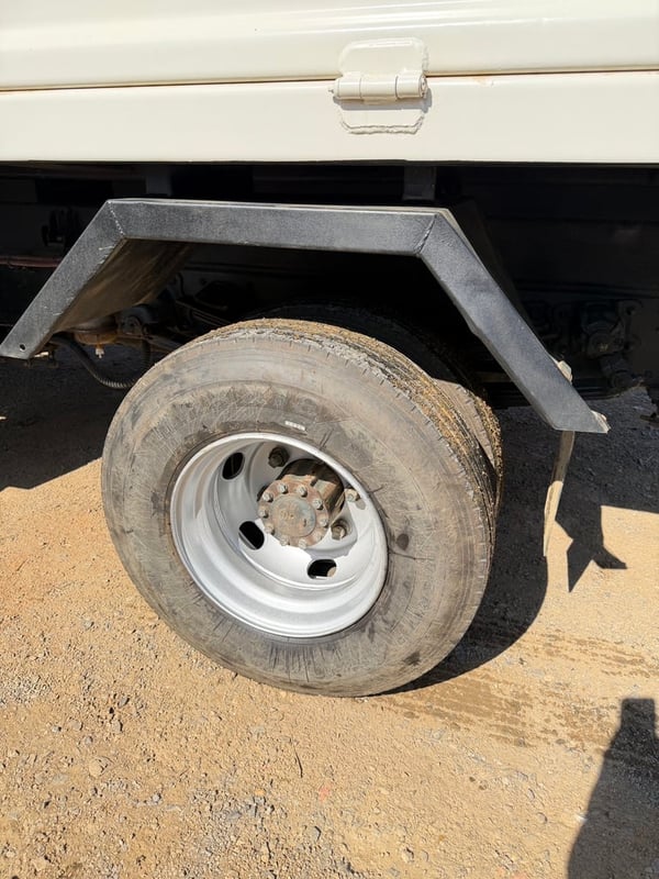 Hino 6 ล้อ 175 แรง ดั้มพ์ 3คิว Hino 6 ล้อ 175 แรง ดั้มพ์ 3คิว