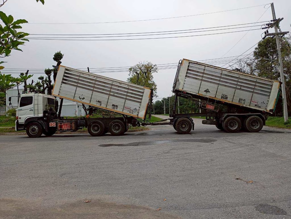 HINO Victor 500 EURO 3 ทะเบียน 71-1211 พ่วง 71-1145