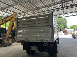 Isuzu 6 ล้อ FRR210 ดั้มพ์ 3 มิตร 5 คิว ปี63 Isuzu 6 ล้อ FRR210 ดั้มพ์ 3 มิตร 5 คิว ปี63