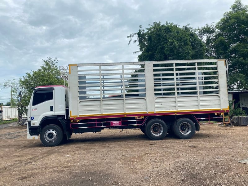 Isuzu FVM 240 เเรง  เพลาเดียว 7.8เมตรปี 61 ราคา 1,300,000 บาท 