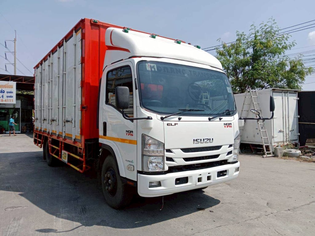Isuzu NQR 175แรง ปี65 ตู้ยาว 5.60 เมตร Isuzu NQR 175แรง ปี65 ตู้ยาว 5.60 เมตร