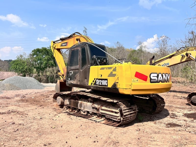 ขายแพ็คคู่  2 คัน  ราคา  700,000 1. KOMATSU PC 200-8 MO กล้องหลัง 2. KOBELCO SK200-3 เอกสารใบอินวอย