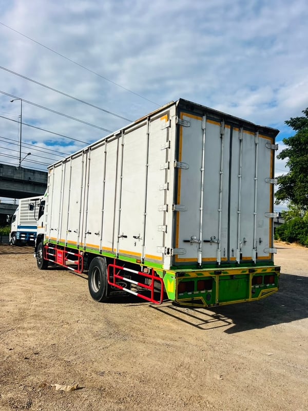 ISUZU FTR240  รถบรรทุก 6ล้อ ตู้แห้ง ปี 63 